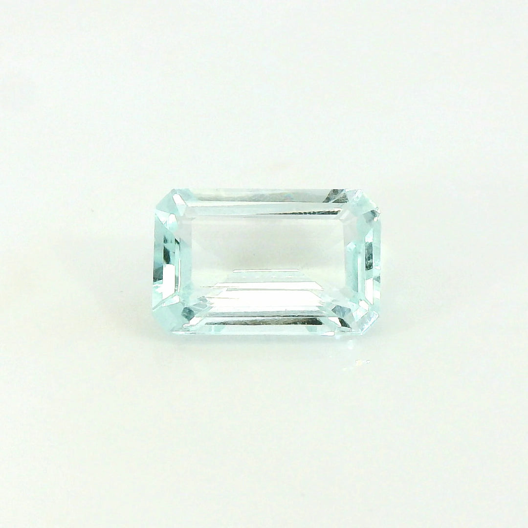 Stunning 4.39ct Emerald Cut Paled Turquoise Blue Aquamarine